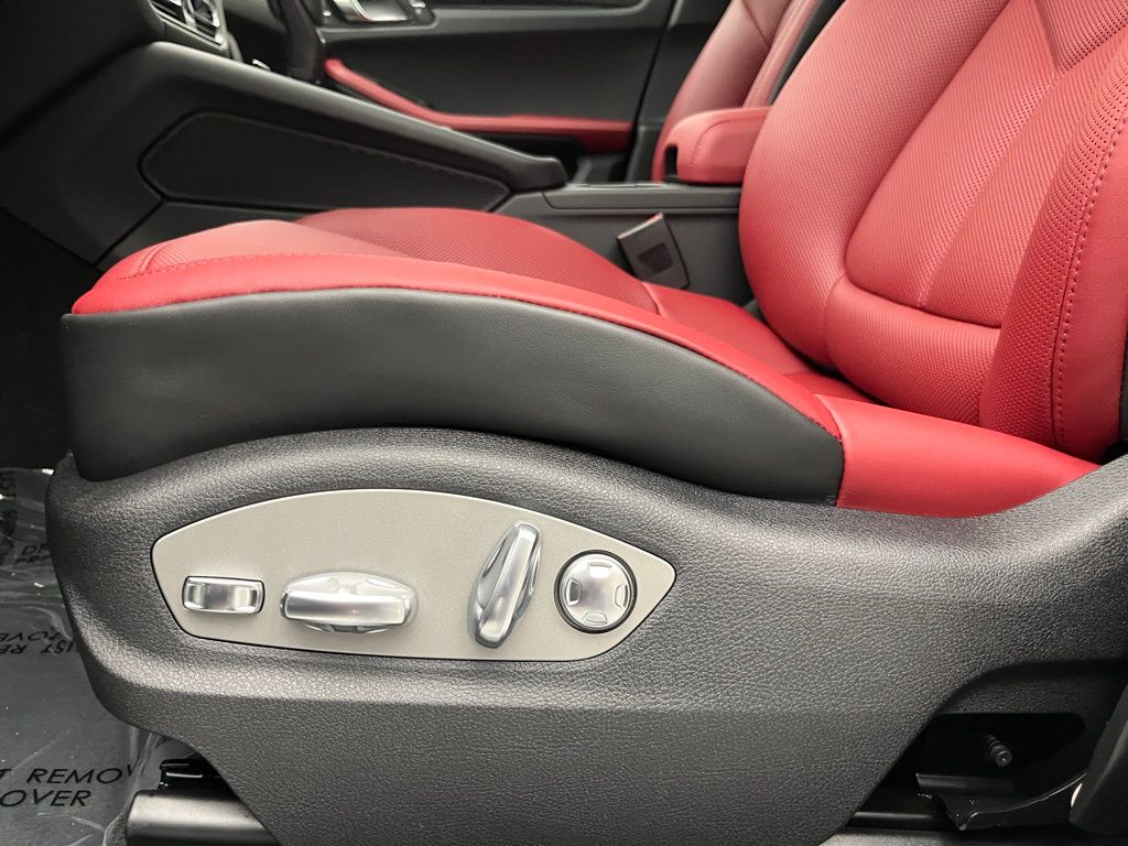 Thumbnail: 2025 Porsche Macan - 22