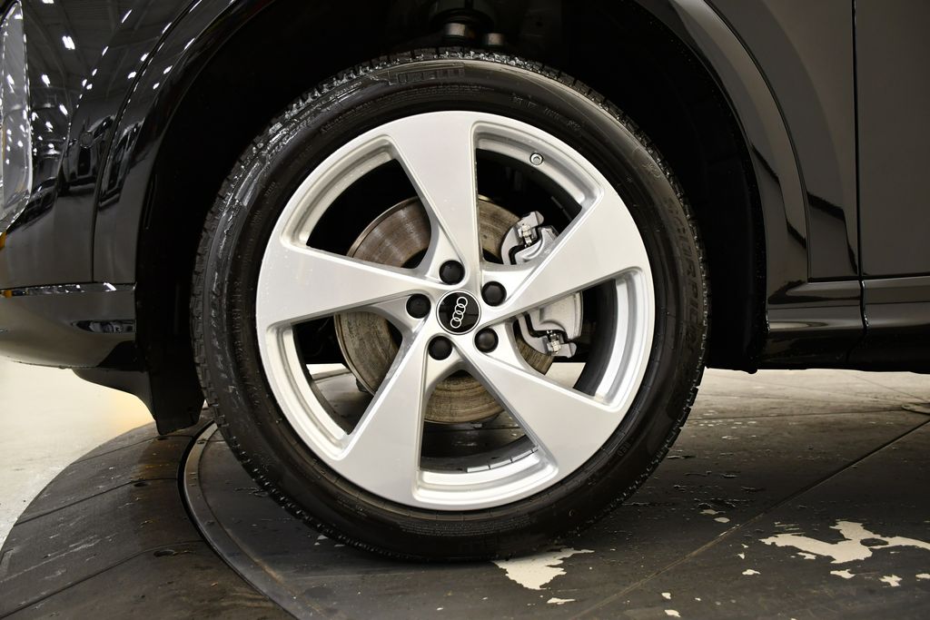 Thumbnail: 2025 Audi Q5 - 13