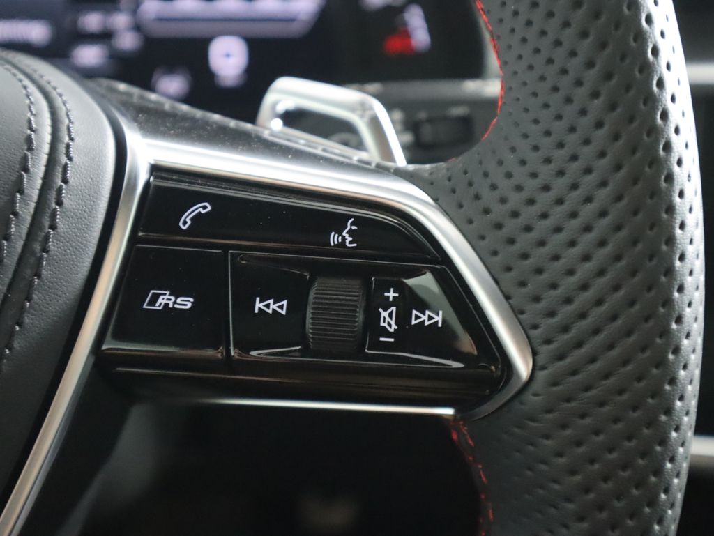 Thumbnail: 2025 Audi RS 6 - 13