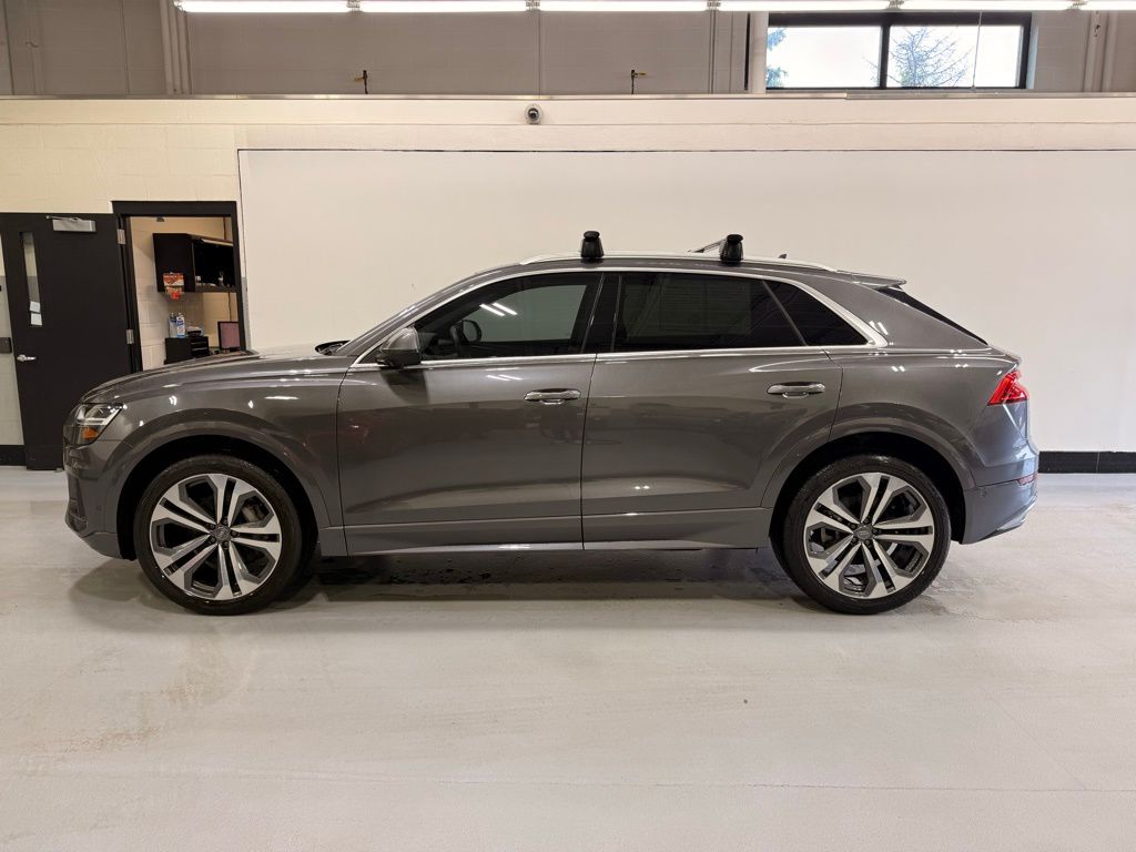 Thumbnail: 2021 Audi Q8 - 2