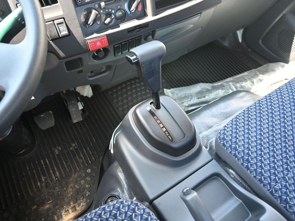 2024 Isuzu NPR HD 