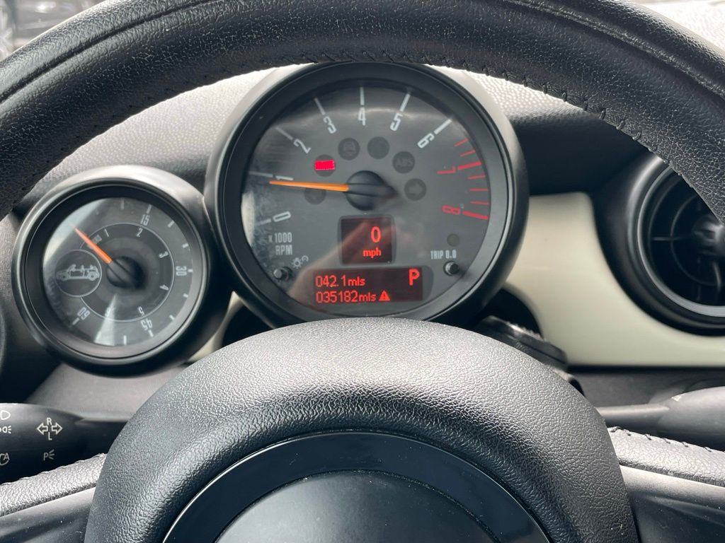 2015 MINI Cooper Base 13