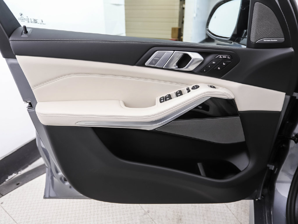 Thumbnail: 2027 BMW X7 - 9