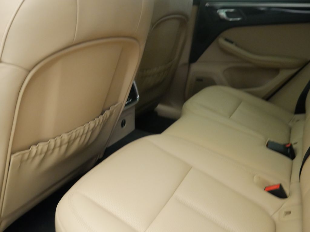 Thumbnail: 2026 Porsche Macan - 21