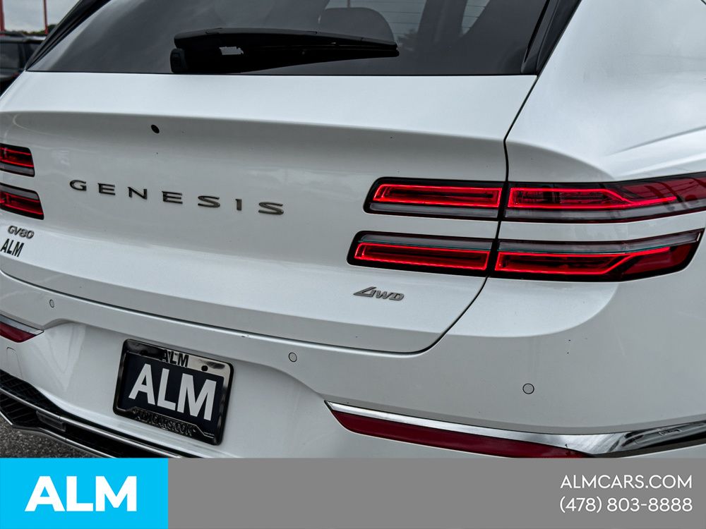 Used 2025 White Genesis 2.5T image 9