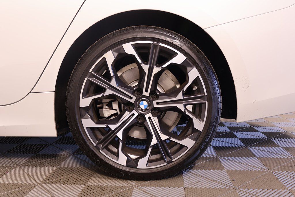 Thumbnail: 2025 BMW 3 Series - 16