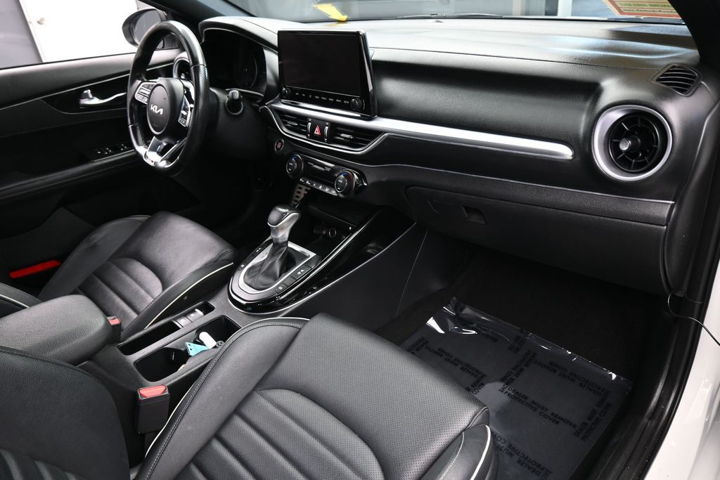Used 2024 Snow White Pearl Kia GT-Line image 47