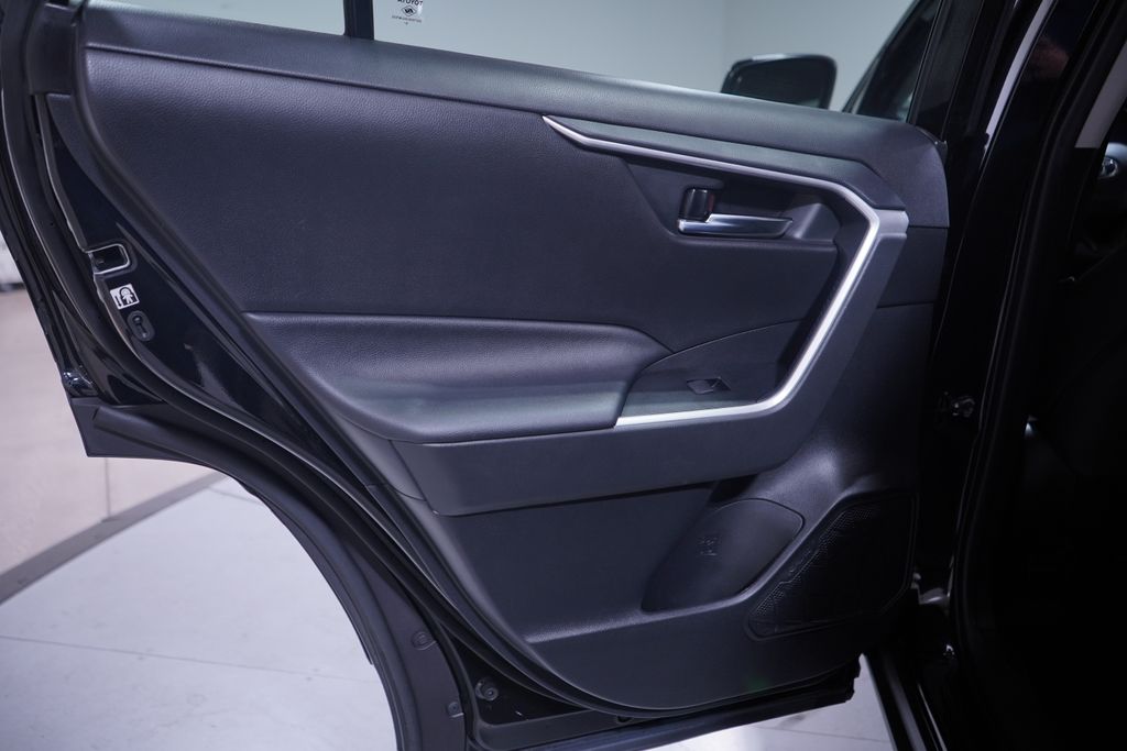Thumbnail: 2020 Toyota RAV4 - 14
