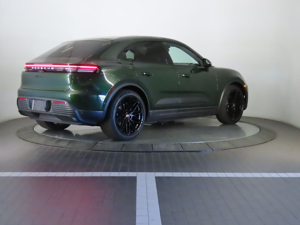 Thumbnail: 2025 Porsche Macan - 7