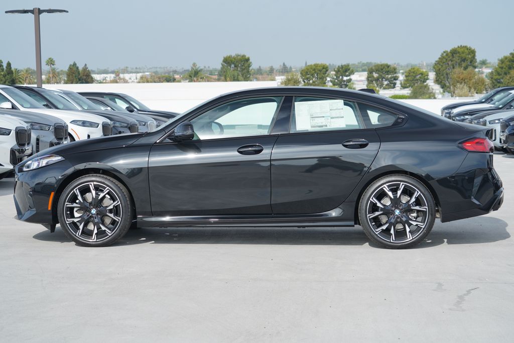 Thumbnail: 2026 BMW 2 Series - 4