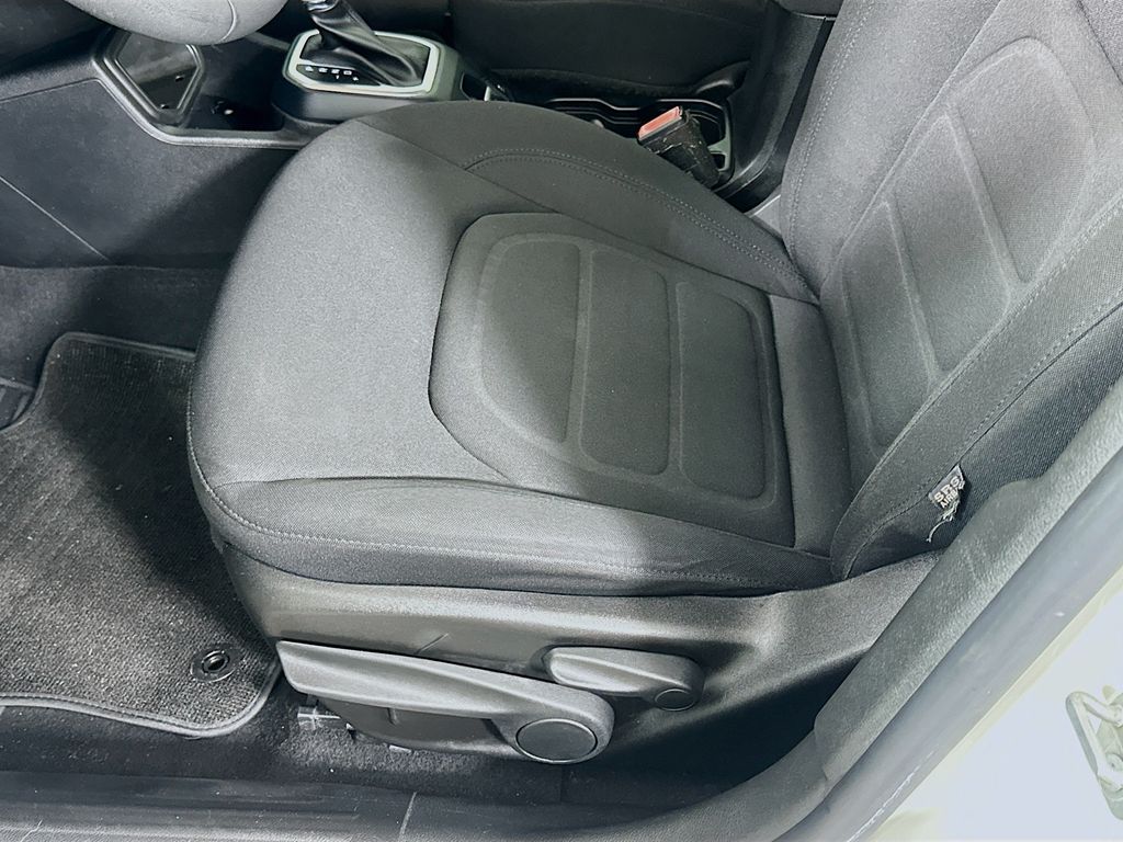 Thumbnail: 2019 Jeep Renegade - 19