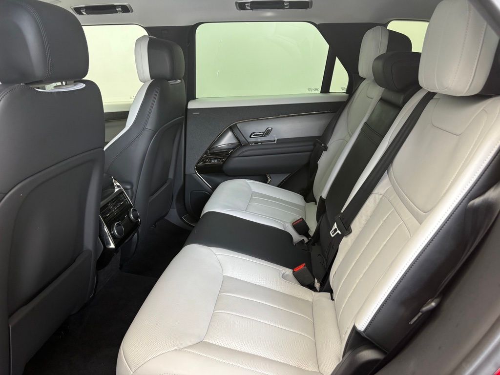 Thumbnail: 2024 Land Rover Range Rover Sport - 8