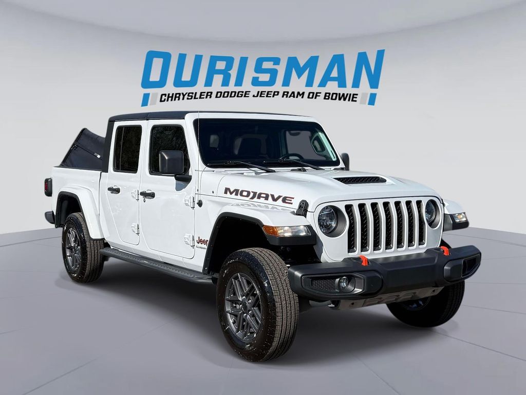 Bright White Clearcoat 2021 Jeep Gladiator Mojave Crew Cab 4WD Pickup Truck Four-Wheel Drive 8-Speed Automatic