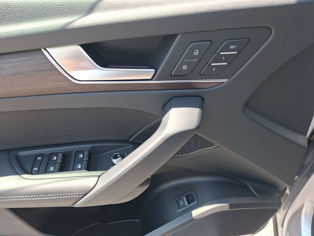 Thumbnail: 2023 Audi Q5 - 12