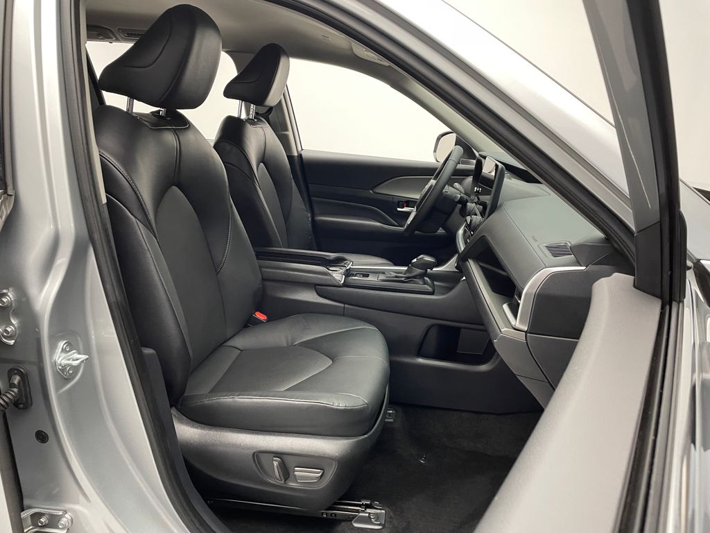 Thumbnail: 2024 Toyota Grand Highlander - 18