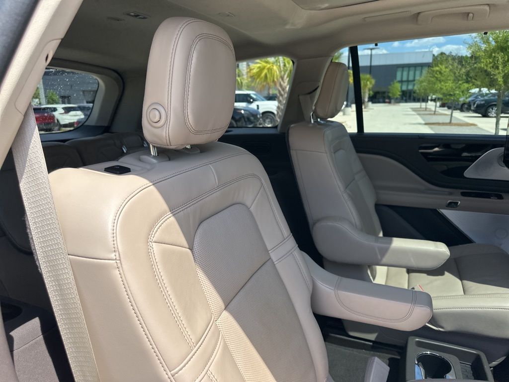 2021 Pristine White Lincoln Aviator Reserve AWD SUV