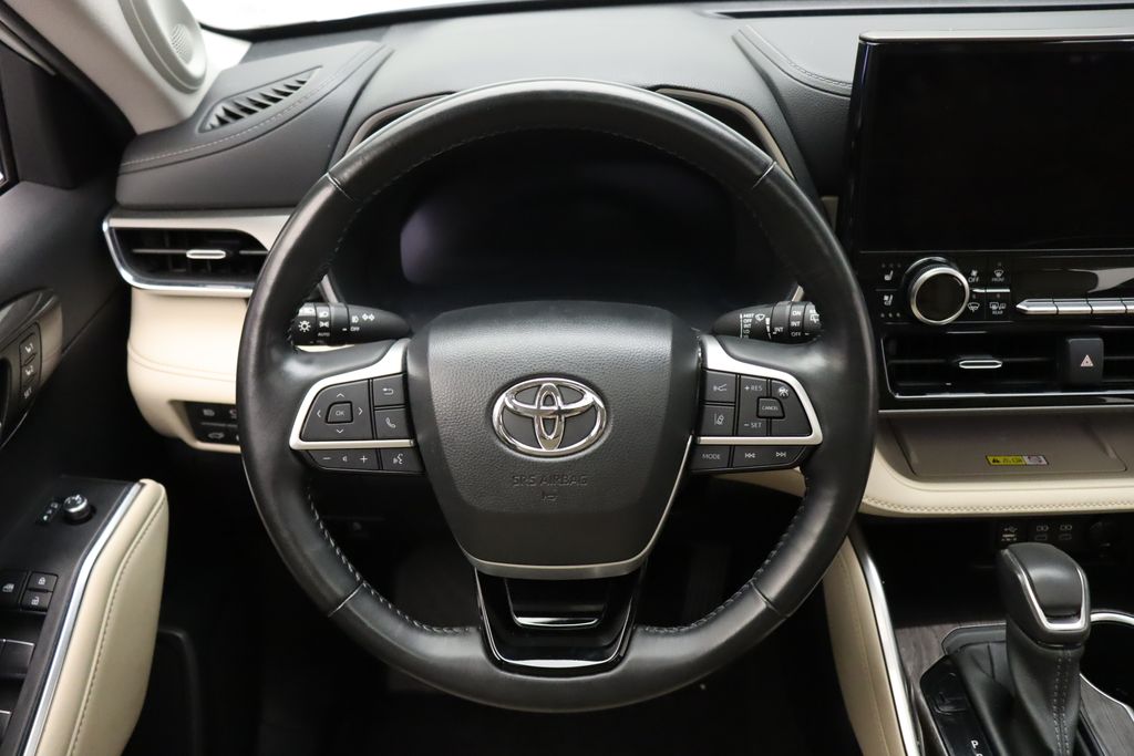 2023 Toyota Highlander Limited 23