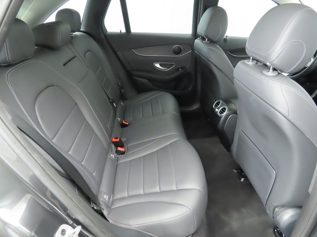 2022 Mercedes-Benz GLC 300 22
