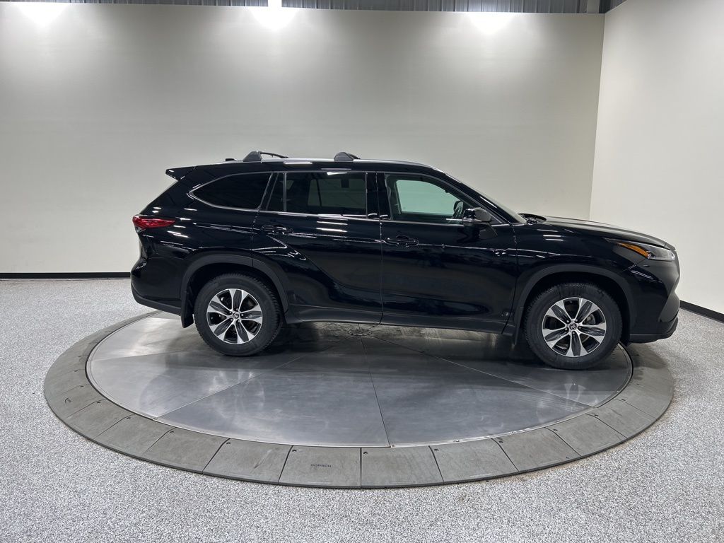 used 2021 Toyota Highlander car, priced at $34,908