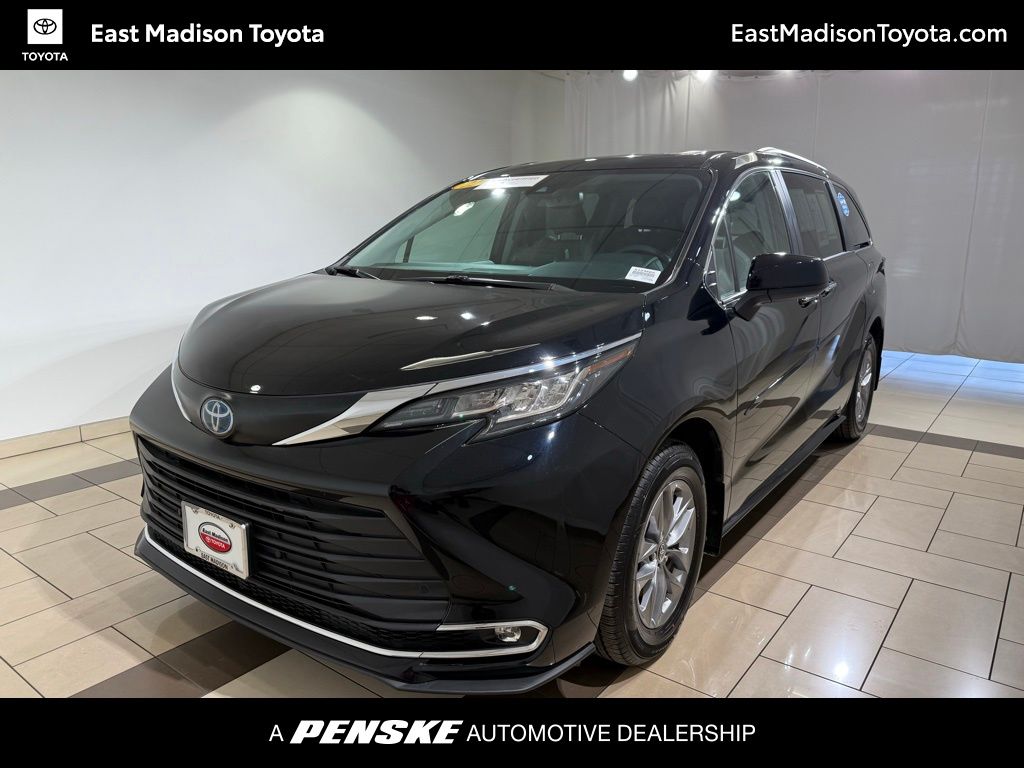 Thumbnail: 2022 Toyota Sienna - 1