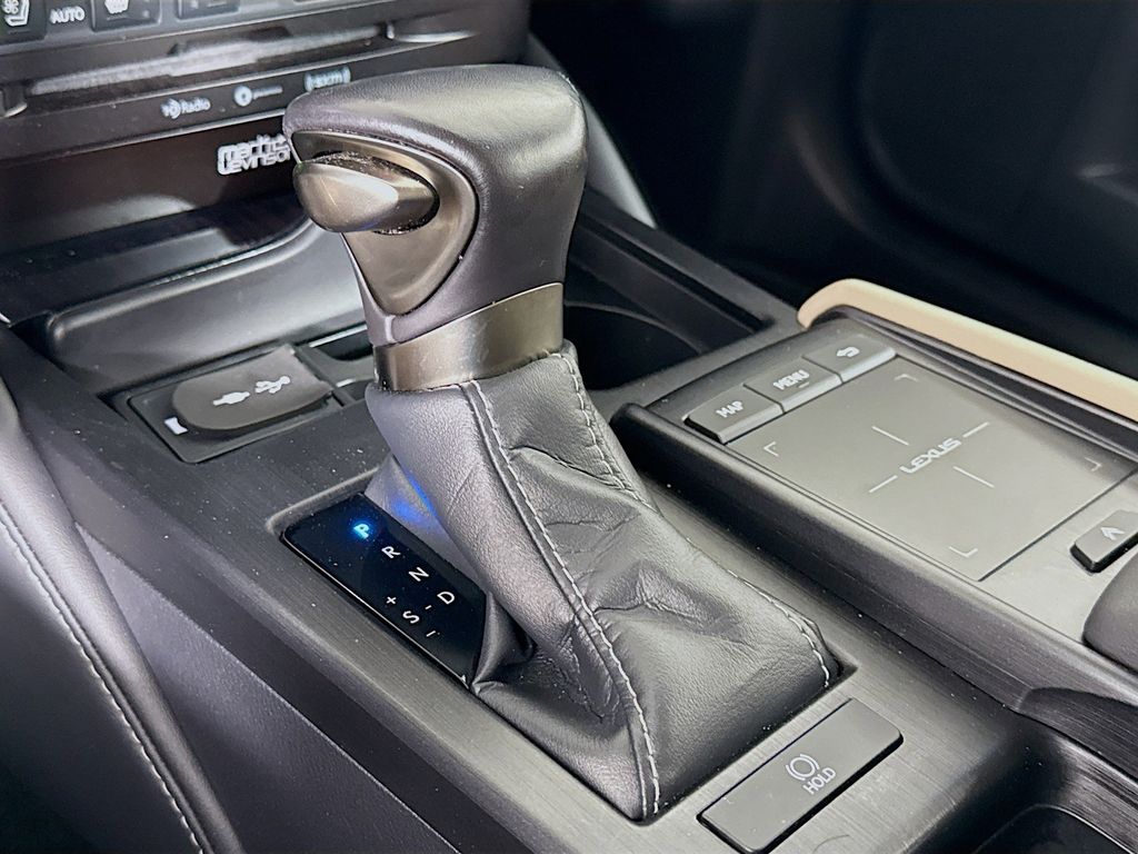 Thumbnail: 2019 Lexus ES - 17
