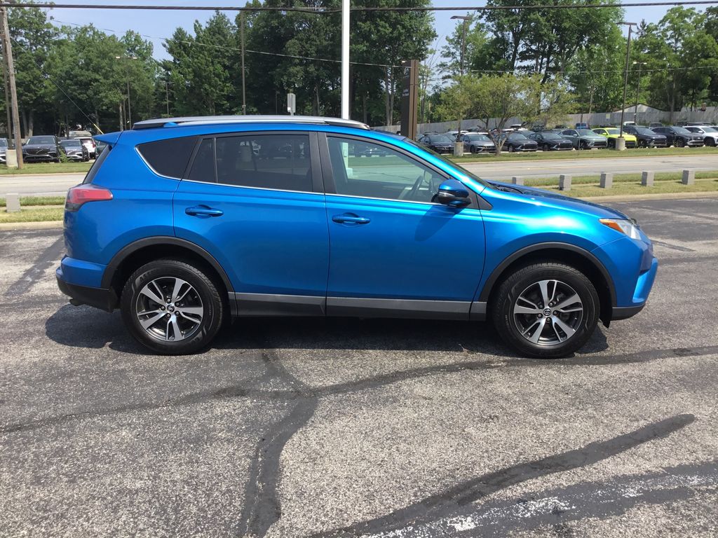 Thumbnail: 2018 Toyota RAV4 - 6