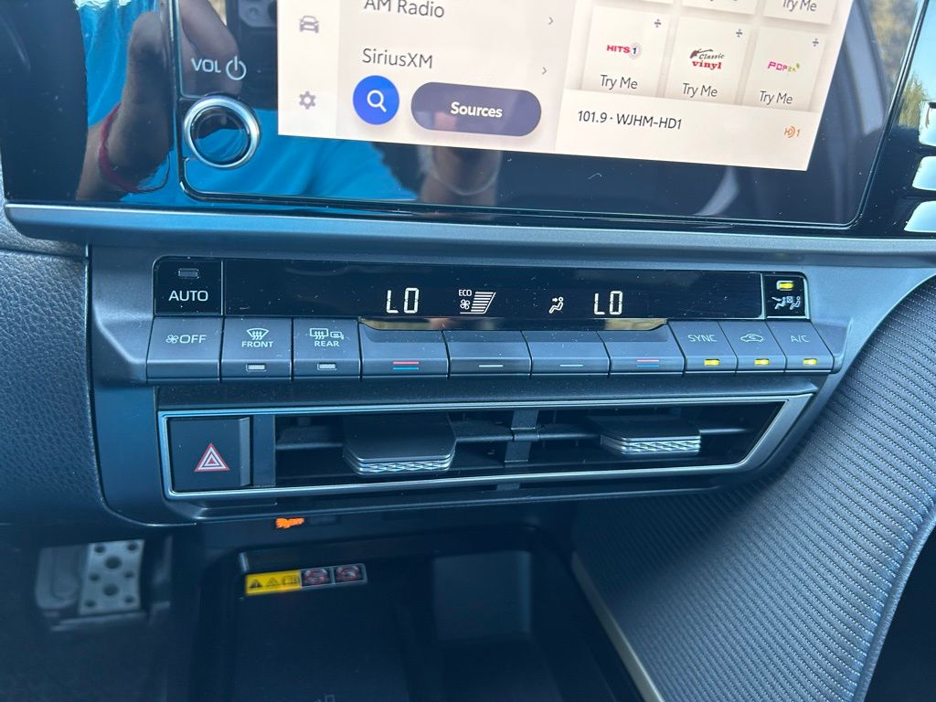 Thumbnail: 2025 Toyota Camry - 25