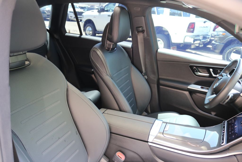 Used 2025  Mercedes-Benz GLC 300 image 19