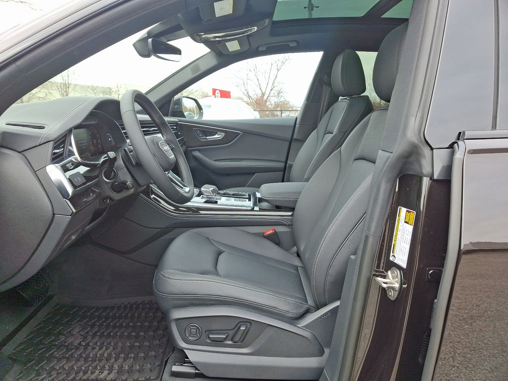 2025 Audi Q8 Premium Plus 6