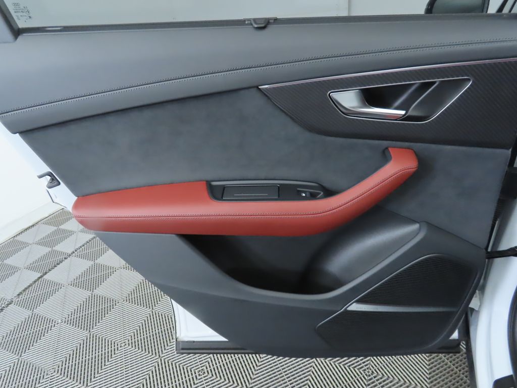 Thumbnail: 2025 Audi SQ7 - 27