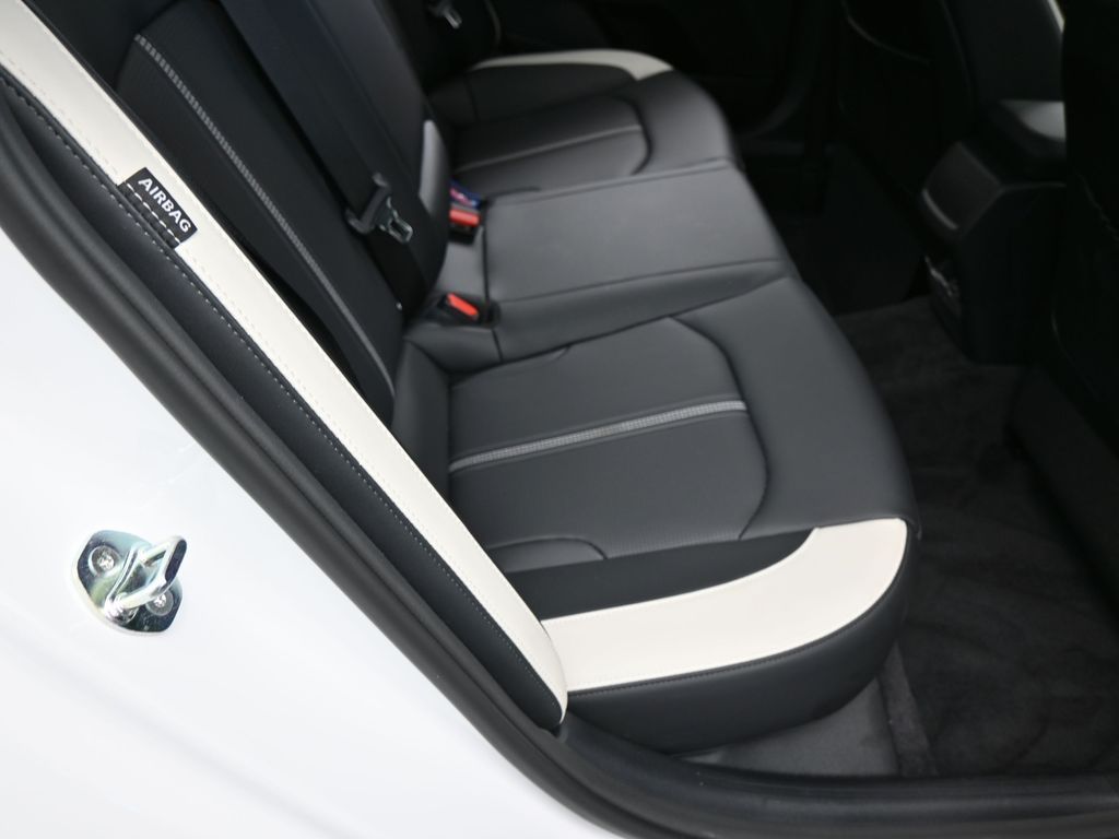 New 2025 Snow White Pearl Kia LXS image 34