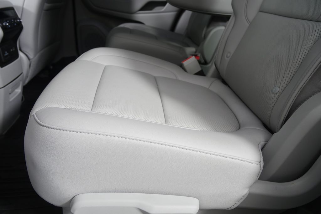 Thumbnail: 2022 GMC Acadia - 14