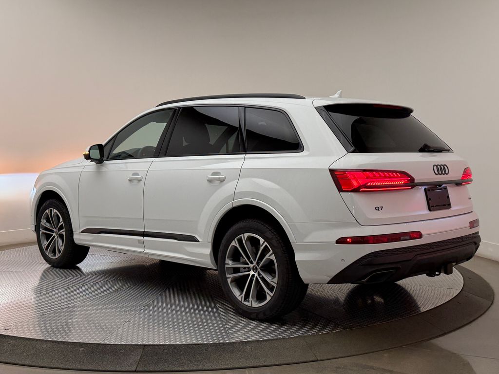 Thumbnail: 2026 Audi Q7 - 5