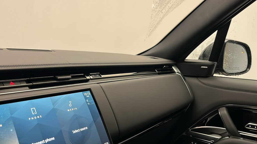 2023 Land Rover Range Rover SE 21