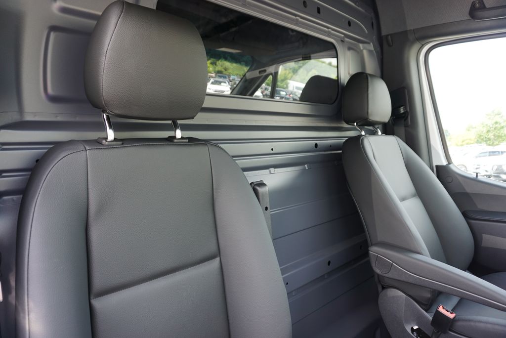 Thumbnail: 2025 Mercedes-Benz Sprinter - 16