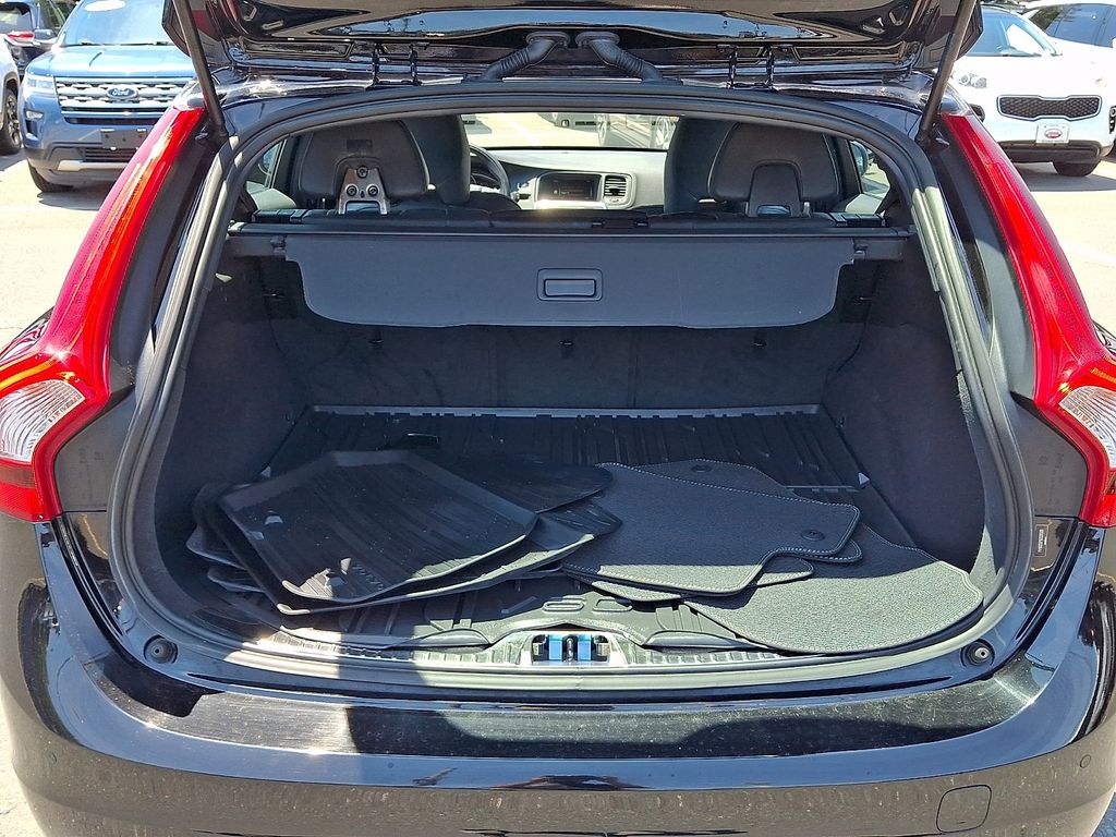 Thumbnail: 2016 Volvo V60 - 29