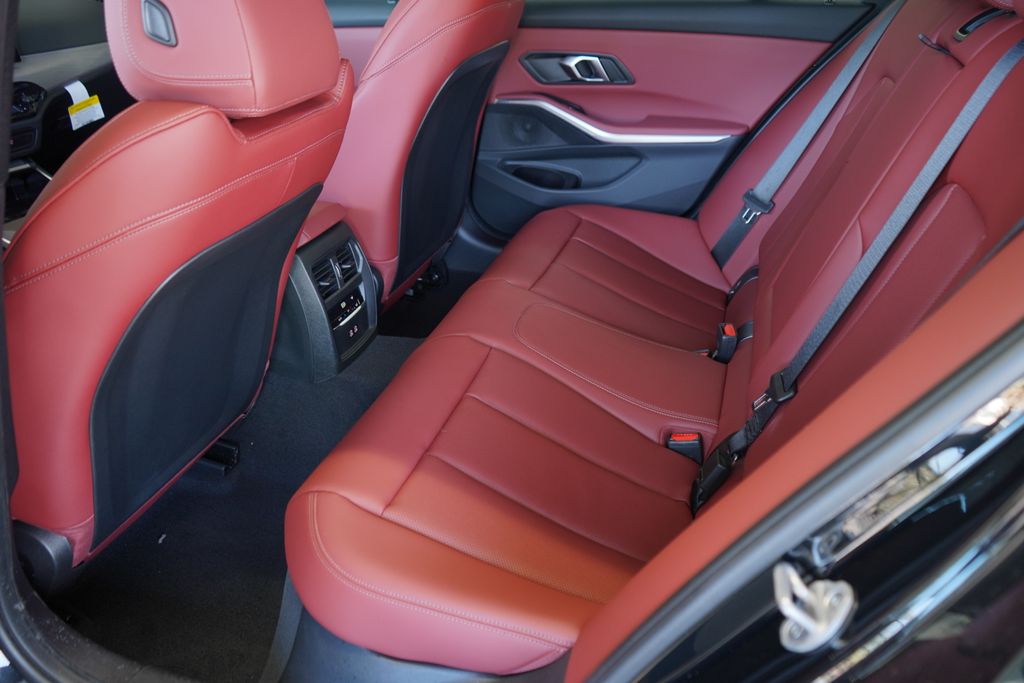 Thumbnail: 2026 BMW 3 Series - 19