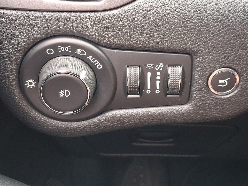 2019 Jeep Cherokee Limited Silver at Subaru and VW of Moon Township