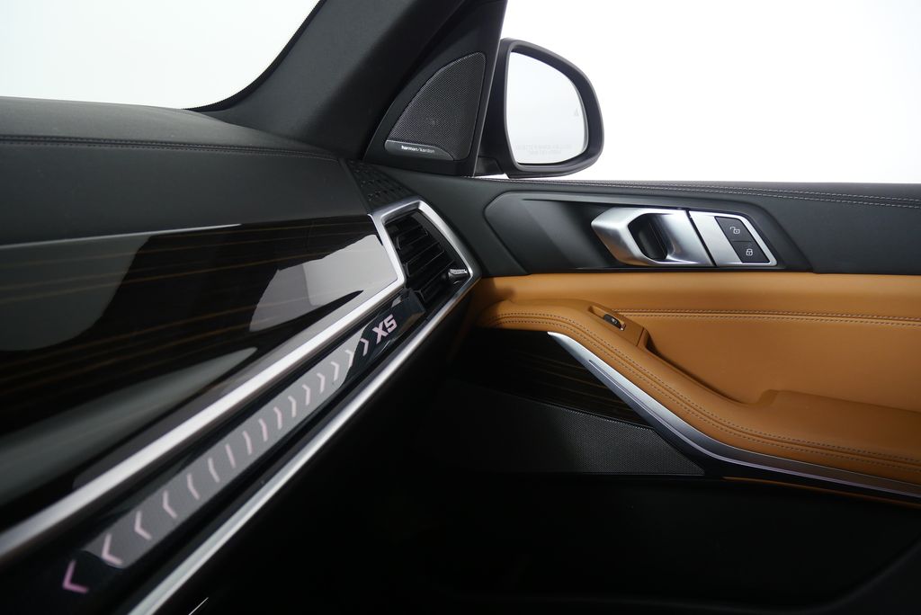 2025 BMW X5 xDrive40i 27