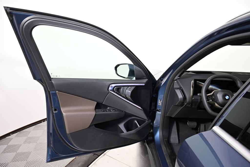 Thumbnail: 2025 BMW X3 - 21