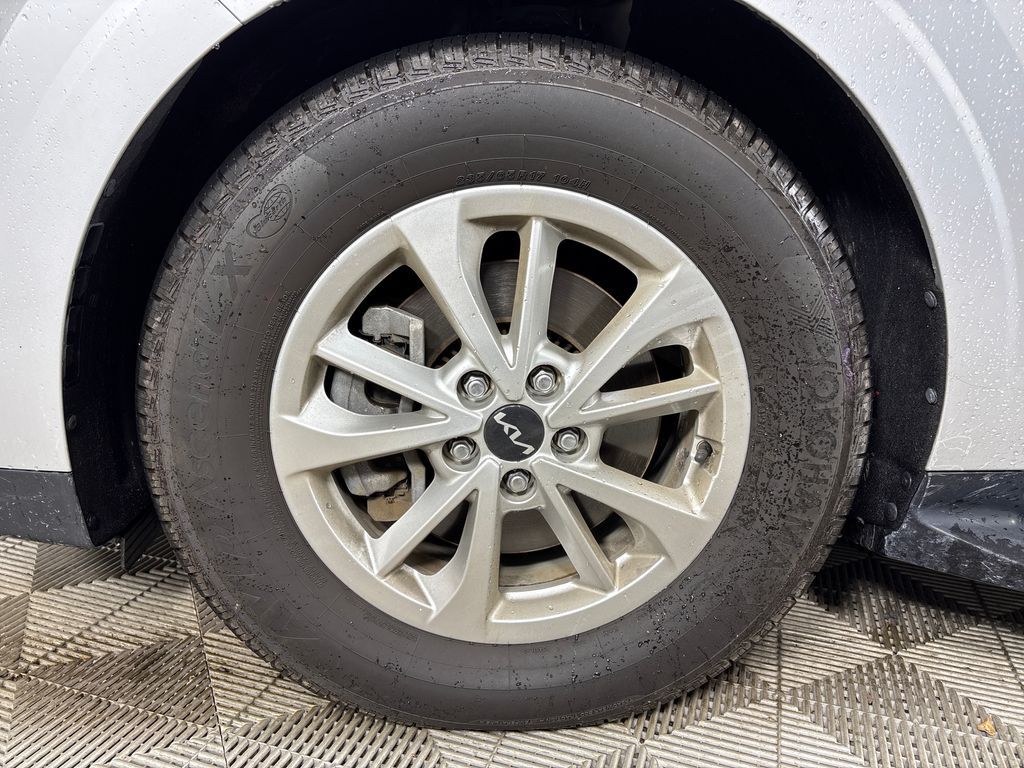 Certified Used 2022 Silver Kia LXS image 14