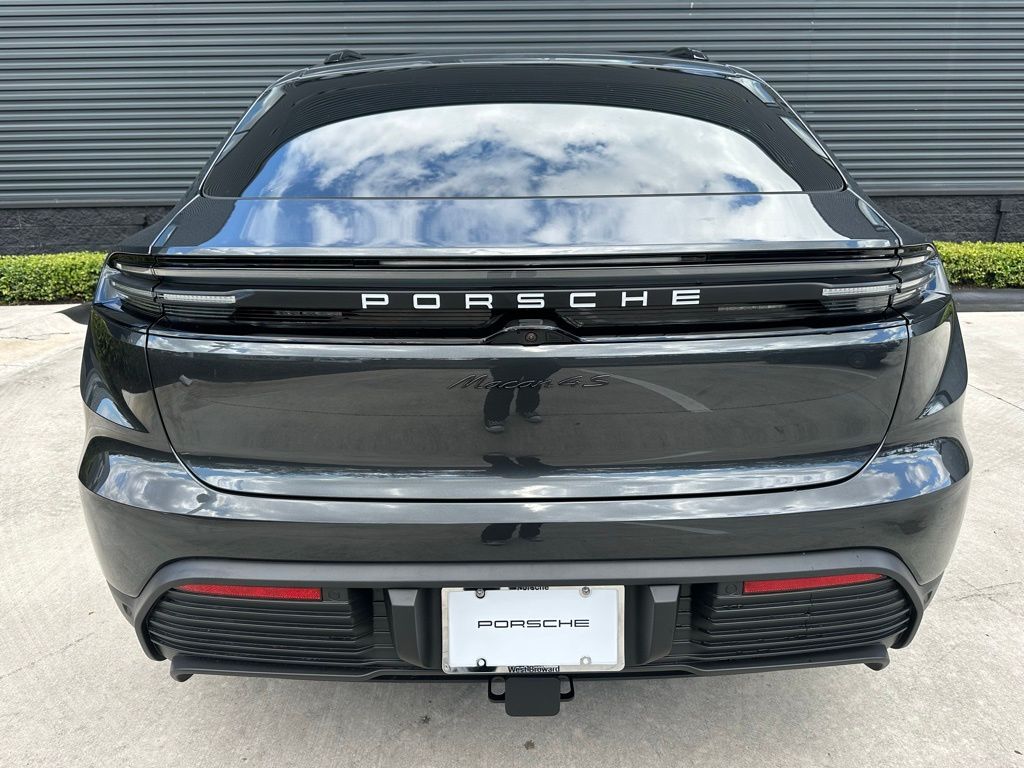 Thumbnail: 2026 Porsche Macan - 12