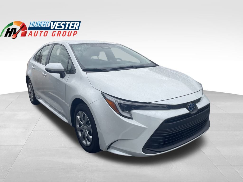 2024 Toyota Corolla LE's photo