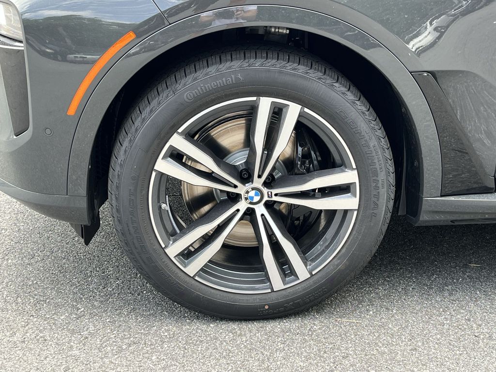 Thumbnail: 2026 BMW X7 - 10