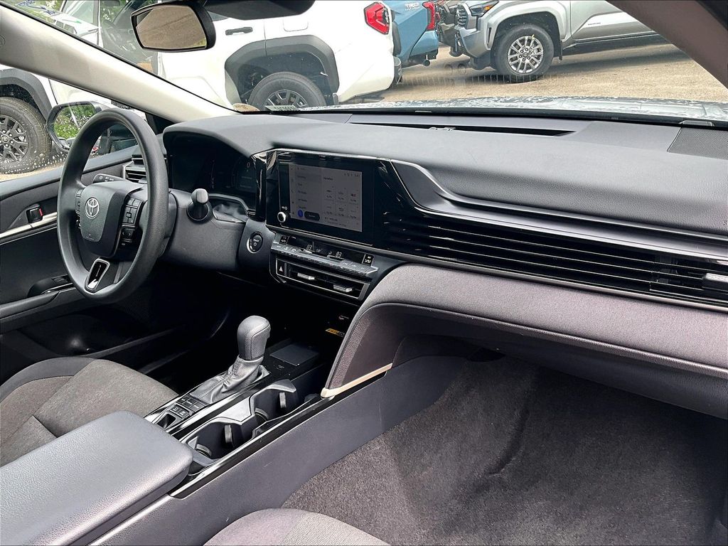 2025 Toyota Camry — photo 14