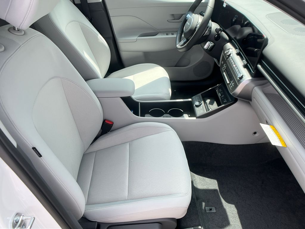 2025 Hyundai Kona SEL photo 12
