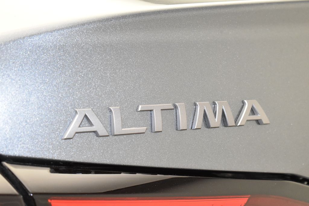 2025 Nissan Altima SR 9