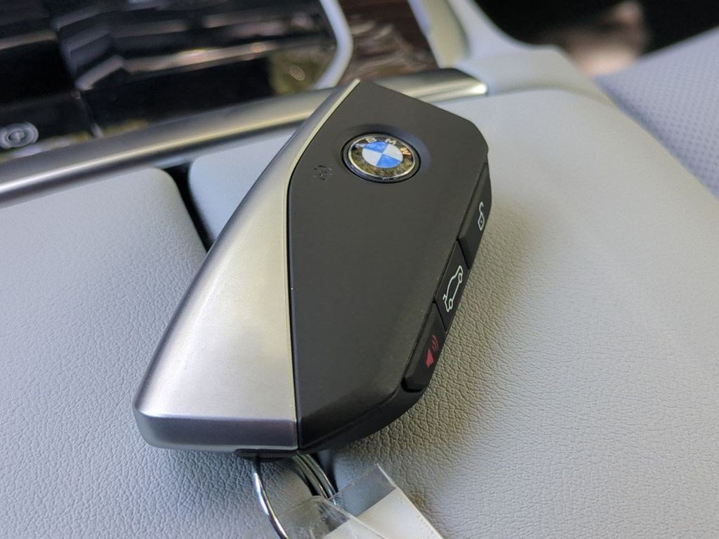 New 2026 White BMW xDrive40i image 29