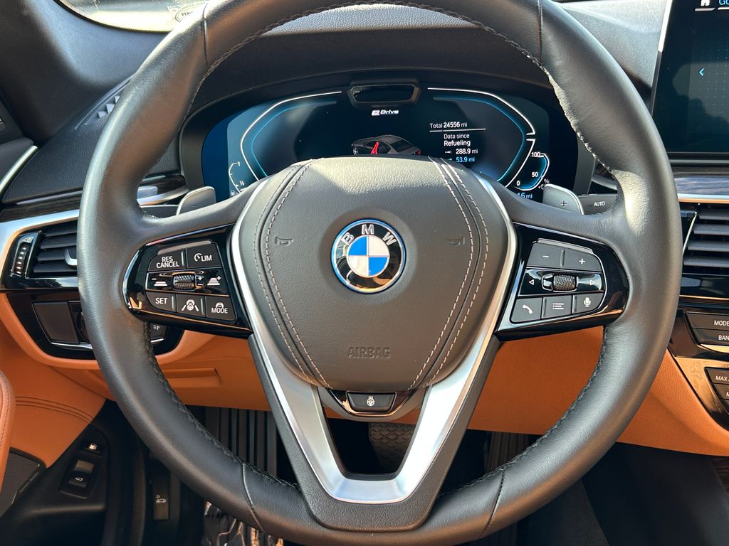 Thumbnail: 2022 BMW 5 Series - 18