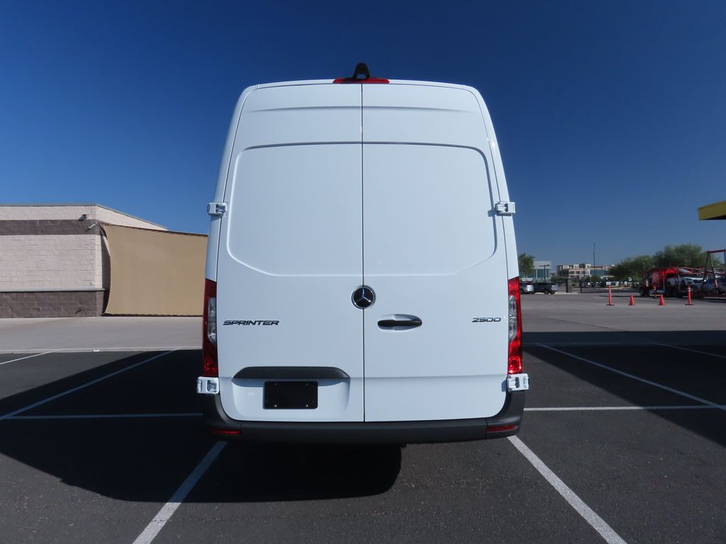 2025 Mercedes-Benz Sprinter 2500 6